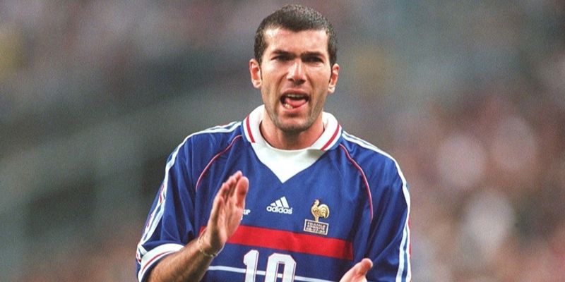 HLV Zinedine Zidane từng đóng vai trò thủ lĩnh của ĐTQG Pháp